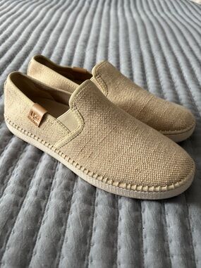 UGG Luciah Slip-On Canvas Espadrille Tan Beige loafers Flats Comfort Shoes EUC 7